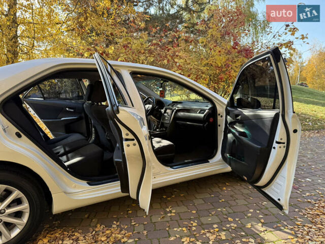 Тойота Камри 2016 в Харькове на Automoto.ua Белый Тойота Камри, объемом двигателя 2.49 л и пробегом 190 тыс. км за 16999 $, фото 19 на Automoto.ua