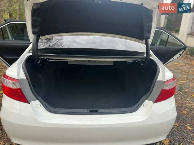 Белый Тойота Камри, объемом двигателя 2.5 л и пробегом 204 тыс. км за 13000 $, фото 13 на Automoto.ua