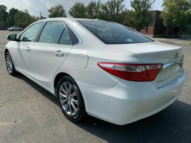 Белый Тойота Камри, объемом двигателя 2.5 л и пробегом 71 тыс. км за 3100 $, фото 3 на Automoto.ua