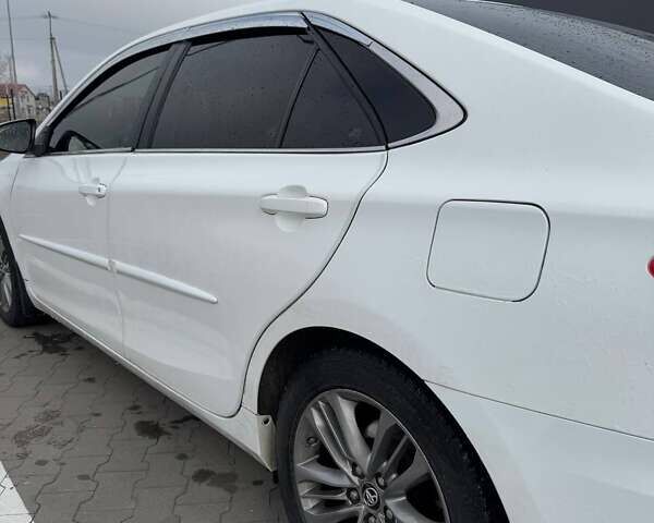 Белый Тойота Камри, объемом двигателя 2.49 л и пробегом 204 тыс. км за 12200 $, фото 3 на Automoto.ua