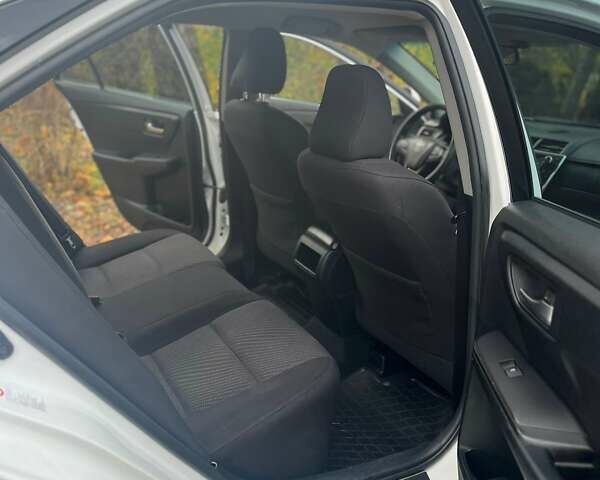 Белый Тойота Камри, объемом двигателя 2.5 л и пробегом 204 тыс. км за 13000 $, фото 6 на Automoto.ua