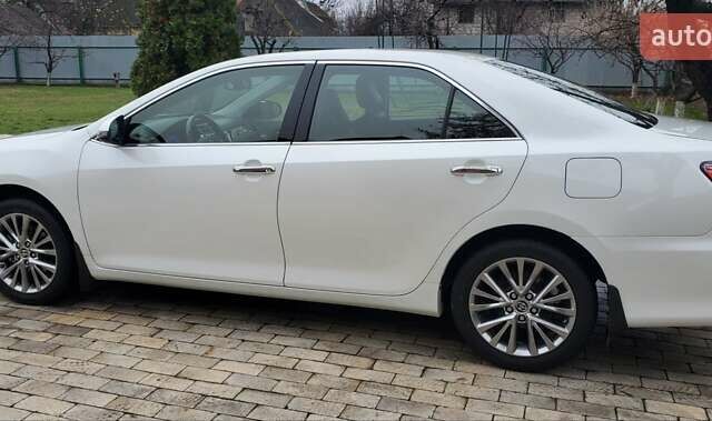 Белый Тойота Камри, объемом двигателя 2.5 л и пробегом 283 тыс. км за 15800 $, фото 2 на Automoto.ua