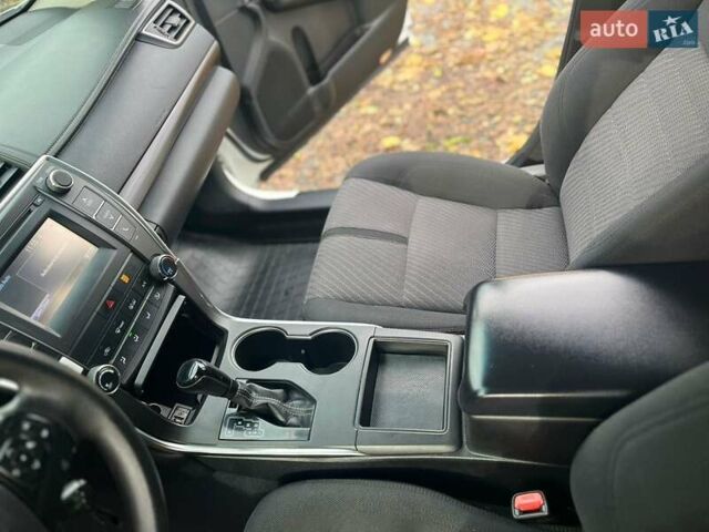 Белый Тойота Камри, объемом двигателя 2.5 л и пробегом 204 тыс. км за 13000 $, фото 8 на Automoto.ua
