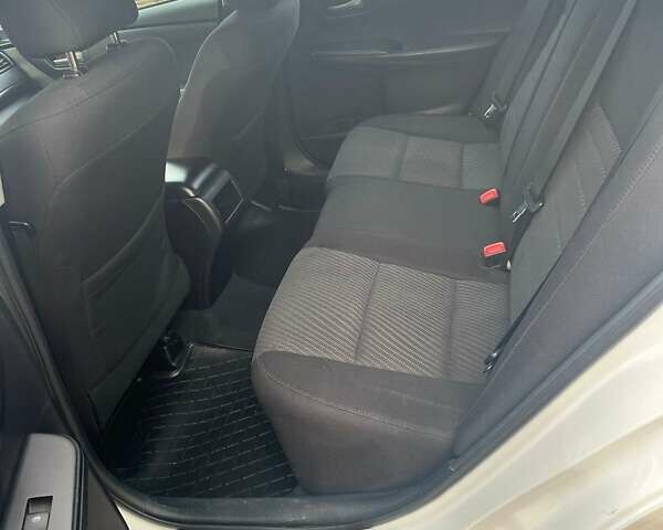 Белый Тойота Камри, объемом двигателя 2.5 л и пробегом 204 тыс. км за 13000 $, фото 12 на Automoto.ua