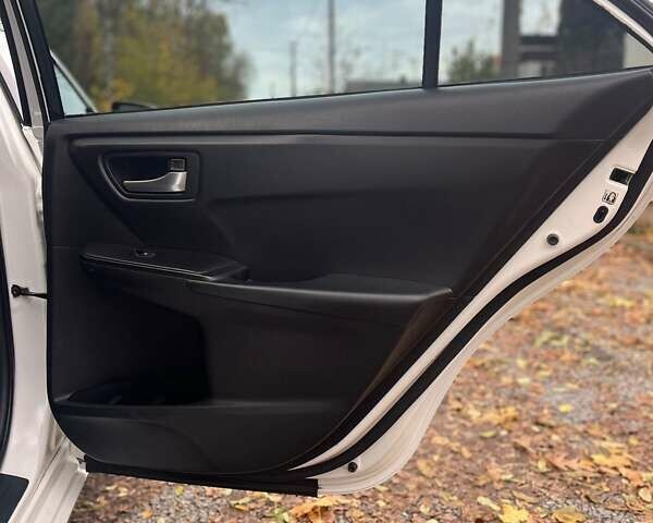 Белый Тойота Камри, объемом двигателя 2.5 л и пробегом 204 тыс. км за 13000 $, фото 17 на Automoto.ua