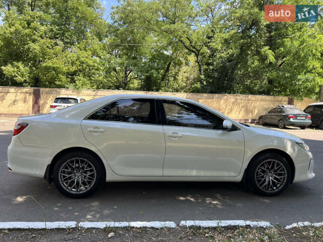 Белый Тойота Камри, объемом двигателя 2.49 л и пробегом 114 тыс. км за 17900 $, фото 16 на Automoto.ua