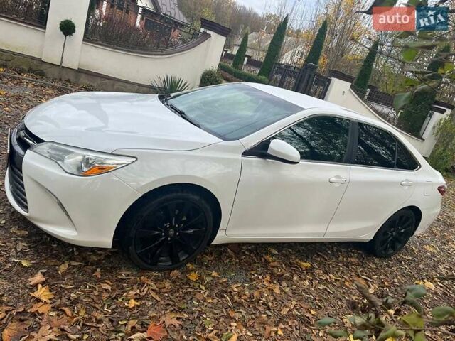 Белый Тойота Камри, объемом двигателя 2.5 л и пробегом 204 тыс. км за 13000 $, фото 1 на Automoto.ua