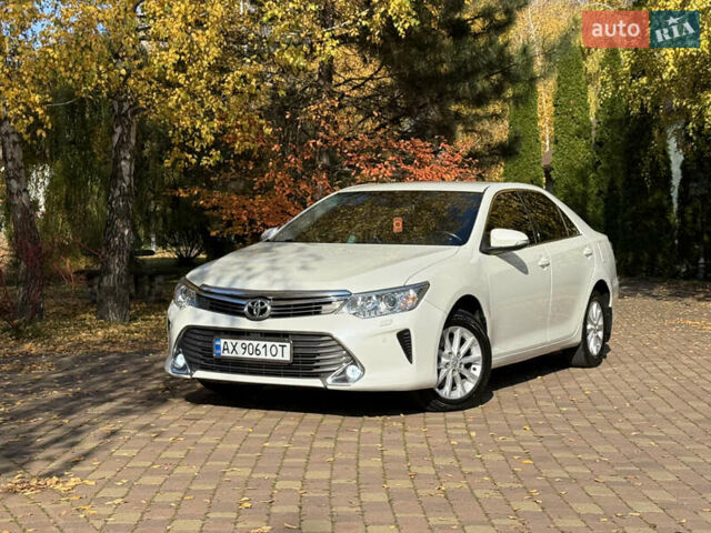 Тойота Камри 2016 в Харькове на Automoto.ua Белый Тойота Камри, объемом двигателя 2.49 л и пробегом 190 тыс. км за 16999 $, фото 3 на Automoto.ua