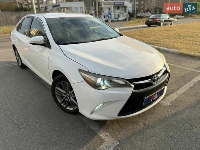 Белый Тойота Камри, объемом двигателя 2.49 л и пробегом 192 тыс. км за 13400 $, фото 4 на Automoto.ua