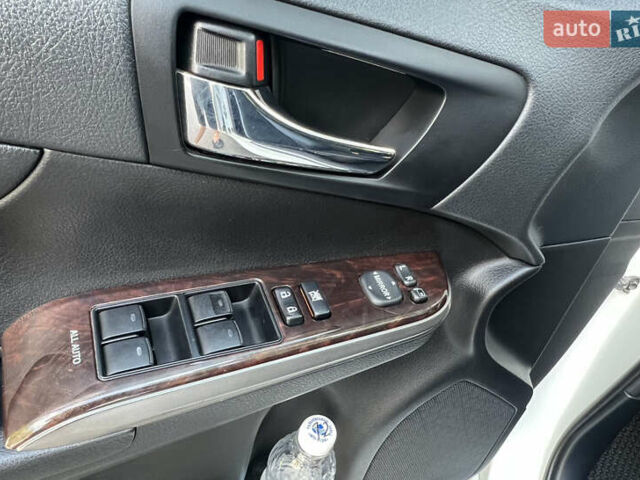 Белый Тойота Камри, объемом двигателя 2.49 л и пробегом 114 тыс. км за 17900 $, фото 24 на Automoto.ua