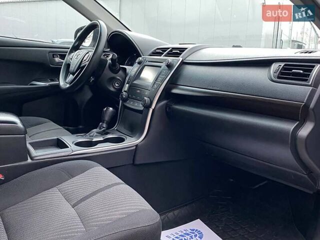 Білий Тойота Камрі, об'ємом двигуна 2.49 л та пробігом 165 тис. км за 13700 $, фото 16 на Automoto.ua