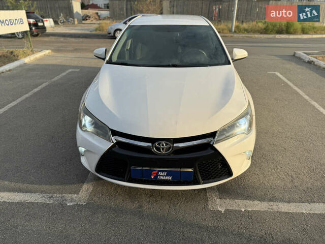 Белый Тойота Камри, объемом двигателя 2.49 л и пробегом 192 тыс. км за 13400 $, фото 3 на Automoto.ua