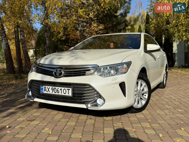 Тойота Камри 2016 в Харькове на Automoto.ua Белый Тойота Камри, объемом двигателя 2.49 л и пробегом 190 тыс. км за 16999 $, фото 6 на Automoto.ua