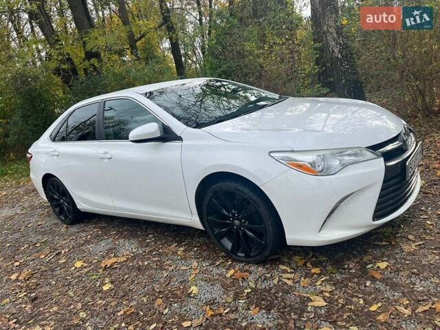 Белый Тойота Камри, объемом двигателя 2.5 л и пробегом 204 тыс. км за 13000 $, фото 2 на Automoto.ua