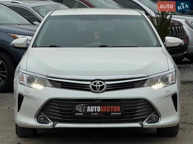 Белый Тойота Камри, объемом двигателя 2.49 л и пробегом 197 тыс. км за 16900 $, фото 4 на Automoto.ua