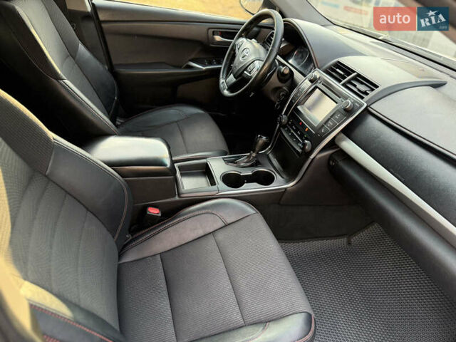 Белый Тойота Камри, объемом двигателя 2.49 л и пробегом 192 тыс. км за 13400 $, фото 17 на Automoto.ua