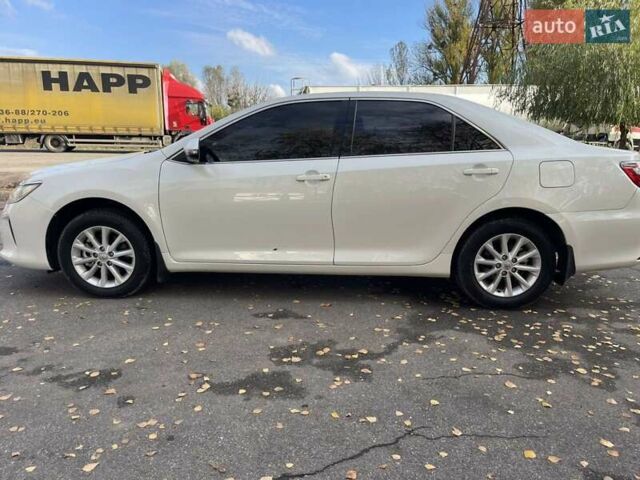 Білий Тойота Камрі, об'ємом двигуна 2.5 л та пробігом 198 тис. км за 15500 $, фото 2 на Automoto.ua