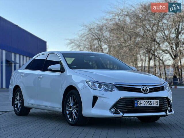 Белый Тойота Камри, объемом двигателя 2.49 л и пробегом 172 тыс. км за 16700 $, фото 3 на Automoto.ua
