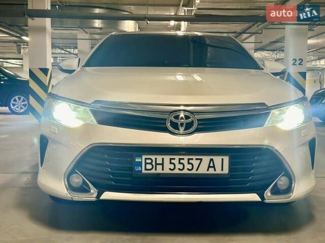 Белый Тойота Камри, объемом двигателя 2.49 л и пробегом 187 тыс. км за 16700 $, фото 2 на Automoto.ua