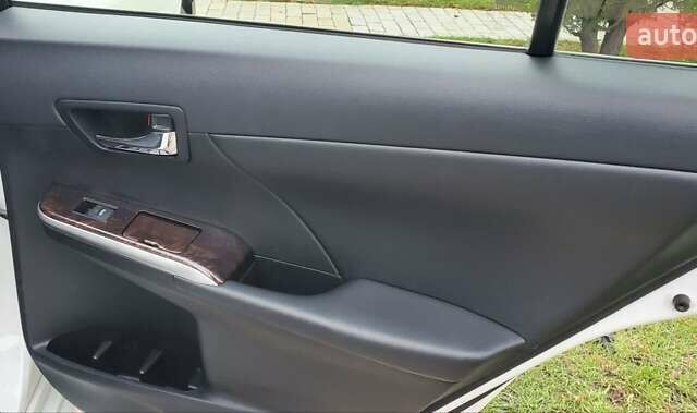 Белый Тойота Камри, объемом двигателя 2.5 л и пробегом 283 тыс. км за 15800 $, фото 16 на Automoto.ua