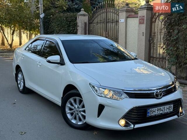 Белый Тойота Камри, объемом двигателя 2.49 л и пробегом 87 тыс. км за 18700 $, фото 1 на Automoto.ua