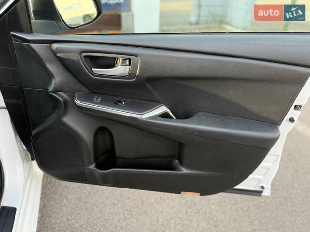 Белый Тойота Камри, объемом двигателя 2.49 л и пробегом 192 тыс. км за 13400 $, фото 18 на Automoto.ua