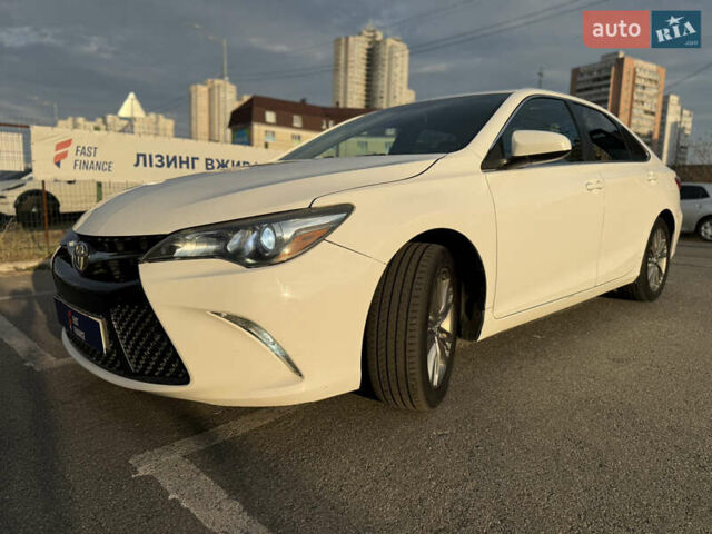 Белый Тойота Камри, объемом двигателя 2.49 л и пробегом 192 тыс. км за 13400 $, фото 1 на Automoto.ua