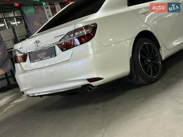 Белый Тойота Камри, объемом двигателя 2.49 л и пробегом 220 тыс. км за 17500 $, фото 3 на Automoto.ua