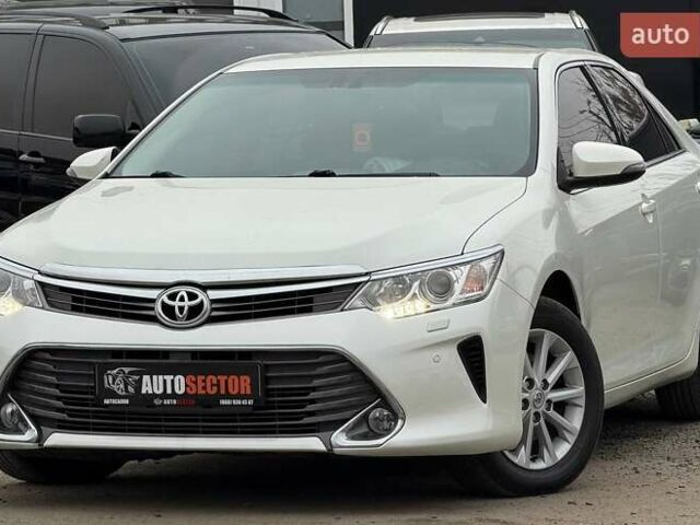 Белый Тойота Камри, объемом двигателя 2.49 л и пробегом 197 тыс. км за 16900 $, фото 1 на Automoto.ua