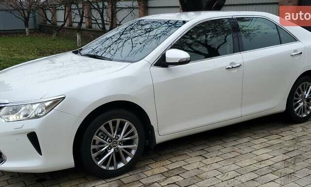 Белый Тойота Камри, объемом двигателя 2.5 л и пробегом 283 тыс. км за 15800 $, фото 1 на Automoto.ua