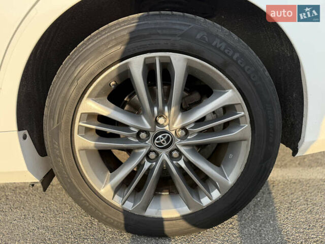 Белый Тойота Камри, объемом двигателя 2.49 л и пробегом 192 тыс. км за 13400 $, фото 13 на Automoto.ua