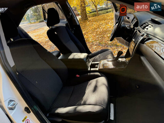 Тойота Камри 2016 в Харькове на Automoto.ua Белый Тойота Камри, объемом двигателя 2.49 л и пробегом 190 тыс. км за 16999 $, фото 18 на Automoto.ua