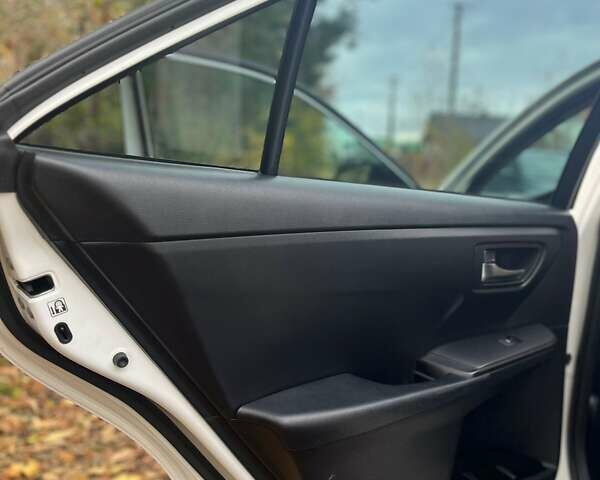 Белый Тойота Камри, объемом двигателя 2.5 л и пробегом 204 тыс. км за 13000 $, фото 15 на Automoto.ua