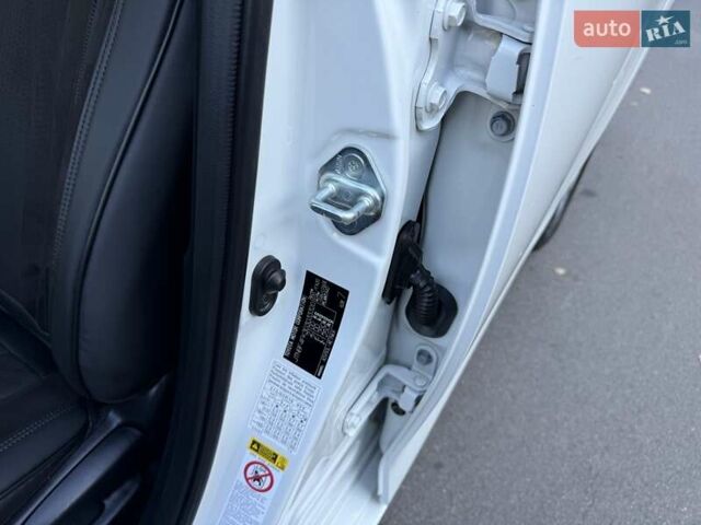 Белый Тойота Камри, объемом двигателя 2.49 л и пробегом 87 тыс. км за 18700 $, фото 94 на Automoto.ua