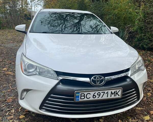 Белый Тойота Камри, объемом двигателя 2.5 л и пробегом 204 тыс. км за 13000 $, фото 3 на Automoto.ua