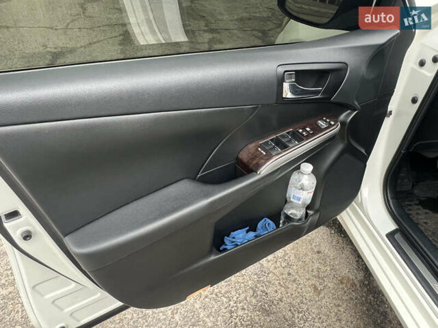 Белый Тойота Камри, объемом двигателя 0 л и пробегом 120 тыс. км за 18750 $, фото 3 на Automoto.ua