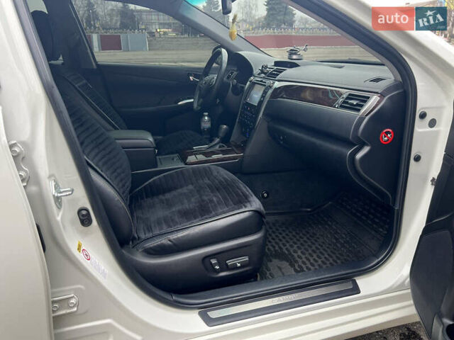 Белый Тойота Камри, объемом двигателя 0 л и пробегом 120 тыс. км за 18750 $, фото 5 на Automoto.ua