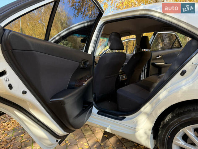 Тойота Камри 2016 в Харькове на Automoto.ua Белый Тойота Камри, объемом двигателя 2.49 л и пробегом 190 тыс. км за 16999 $, фото 22 на Automoto.ua