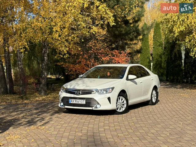 Тойота Камри 2016 в Харькове на Automoto.ua Белый Тойота Камри, объемом двигателя 2.49 л и пробегом 190 тыс. км за 16999 $, фото 2 на Automoto.ua