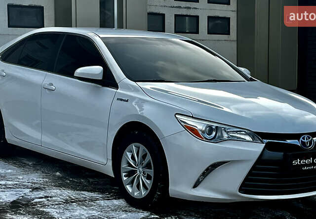 Белый Тойота Камри, объемом двигателя 2.49 л и пробегом 124 тыс. км за 16899 $, фото 2 на Automoto.ua