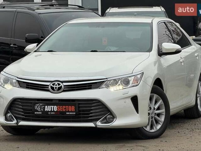 Белый Тойота Камри, объемом двигателя 2.49 л и пробегом 197 тыс. км за 16900 $, фото 2 на Automoto.ua