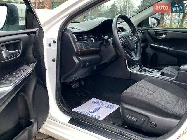 Білий Тойота Камрі, об'ємом двигуна 2.49 л та пробігом 165 тис. км за 13700 $, фото 9 на Automoto.ua