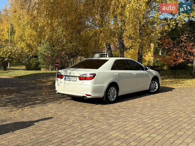 Тойота Камри 2016 в Харькове на Automoto.ua Белый Тойота Камри, объемом двигателя 2.49 л и пробегом 190 тыс. км за 16999 $, фото 36 на Automoto.ua