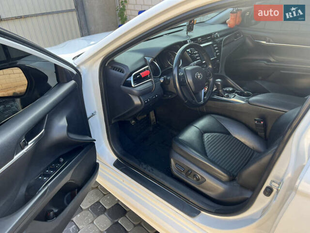 Белый Тойота Камри, объемом двигателя 2.49 л и пробегом 286 тыс. км за 17800 $, фото 20 на Automoto.ua