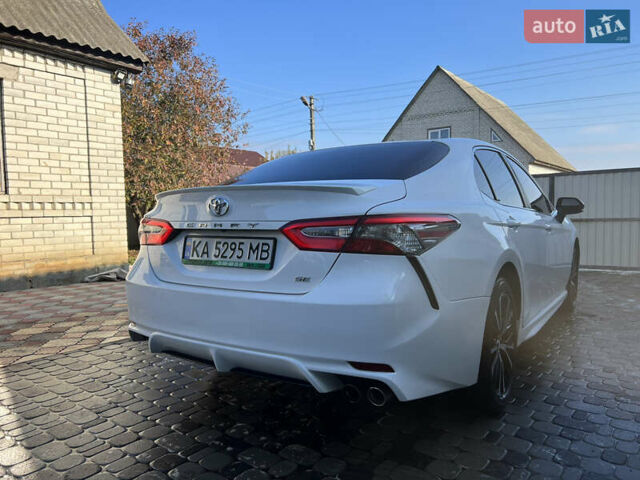 Белый Тойота Камри, объемом двигателя 2.49 л и пробегом 286 тыс. км за 17800 $, фото 4 на Automoto.ua