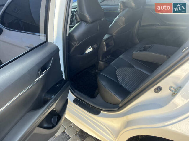 Белый Тойота Камри, объемом двигателя 2.49 л и пробегом 286 тыс. км за 17800 $, фото 17 на Automoto.ua