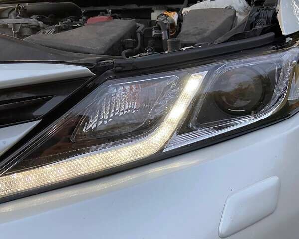 Белый Тойота Камри, объемом двигателя 2.49 л и пробегом 150 тыс. км за 21000 $, фото 20 на Automoto.ua