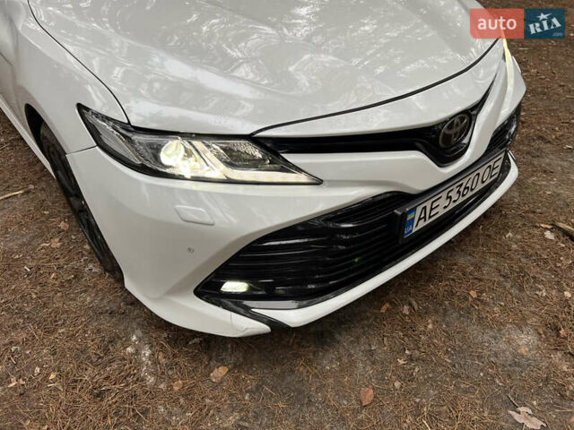 Белый Тойота Камри, объемом двигателя 2.49 л и пробегом 152 тыс. км за 21000 $, фото 1 на Automoto.ua