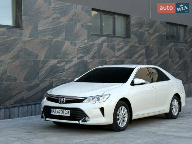 Белый Тойота Камри, объемом двигателя 2.5 л и пробегом 234 тыс. км за 16750 $, фото 1 на Automoto.ua