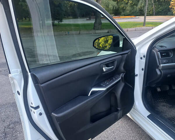 Білий Тойота Камрі, об'ємом двигуна 2.5 л та пробігом 93 тис. км за 16850 $, фото 6 на Automoto.ua